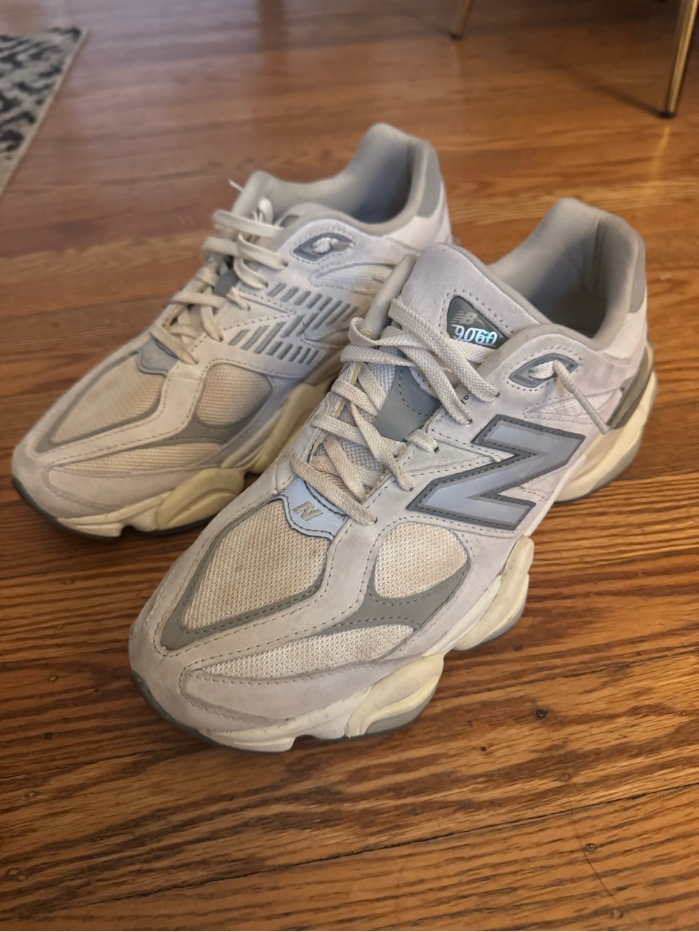 New Balance Mens Sneakers in Light Gray size 11. Great condition